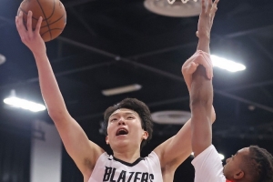 美记：杨瀚森有着和姚明一样结实的下盘 但他要加强上半身的力量