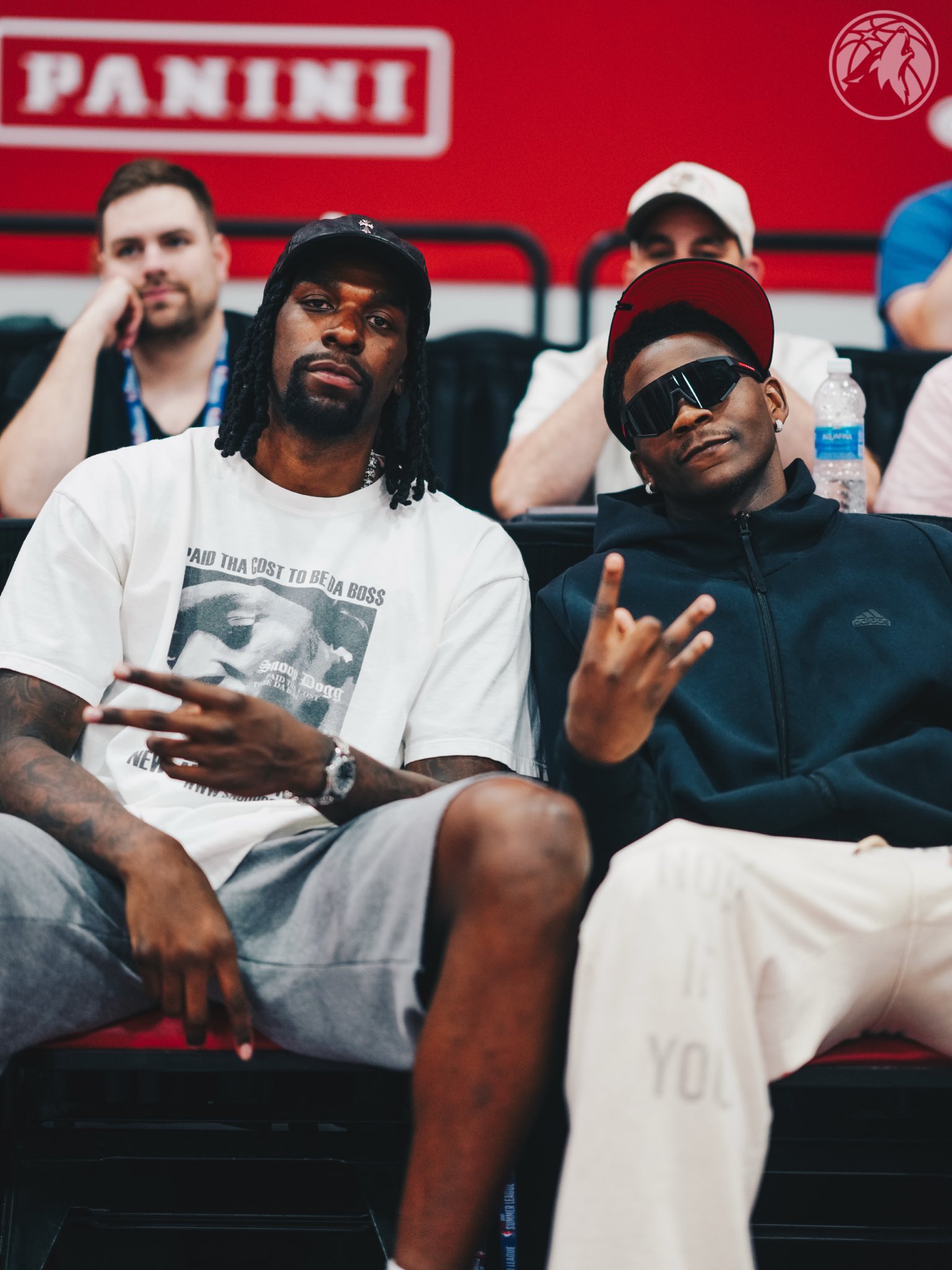 看看谁来了！爱德华兹和里德现场观战夏联森林狼vs掘金