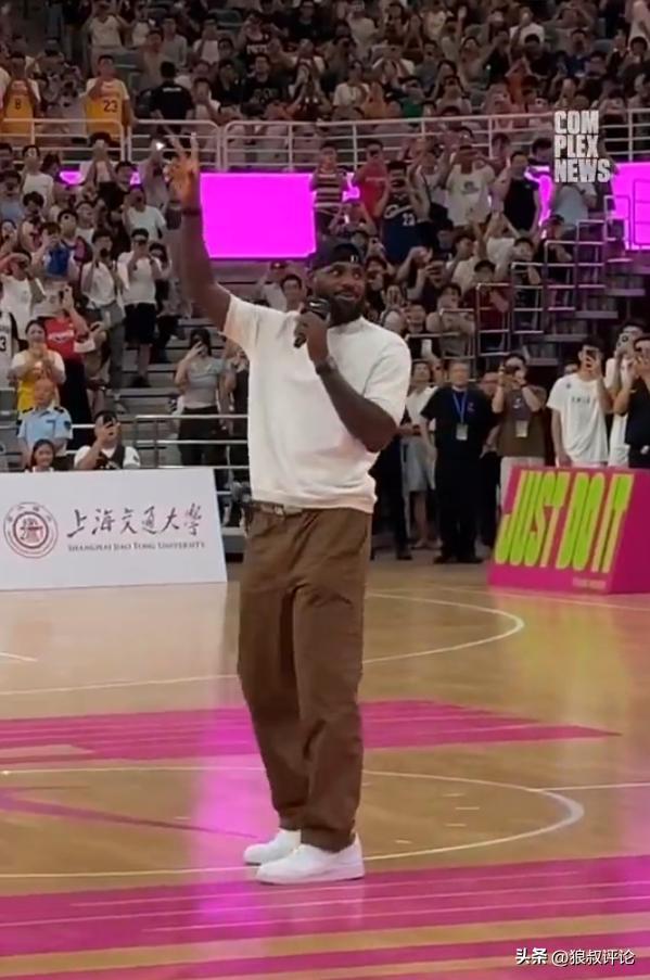 开云体育官网-人气之王！詹姆斯交大球馆中文“你好”开场 现场爆发巨大的欢呼声