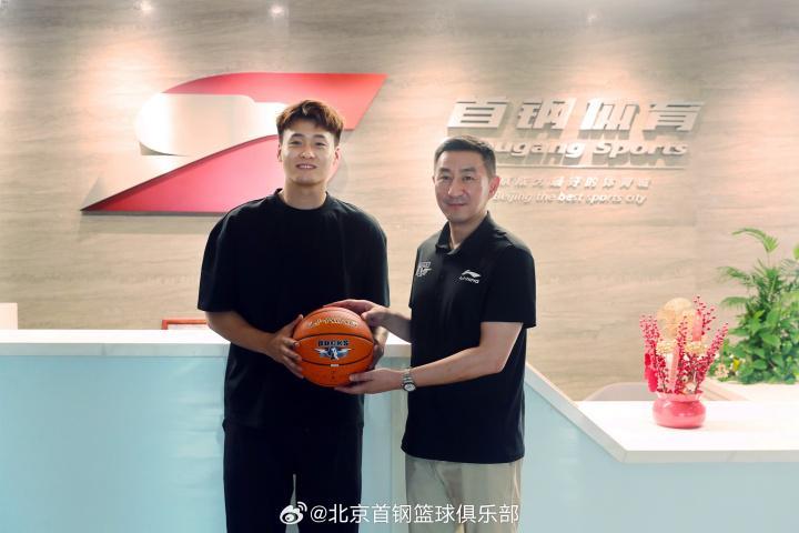 开云体育-北京男篮注册16人：赵睿3年C类合同加盟 方硕&amp;amp;翟晓川&amp;amp;丘天续约